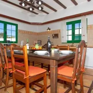 https://casa-crisana-haria.in-canary-islands.com